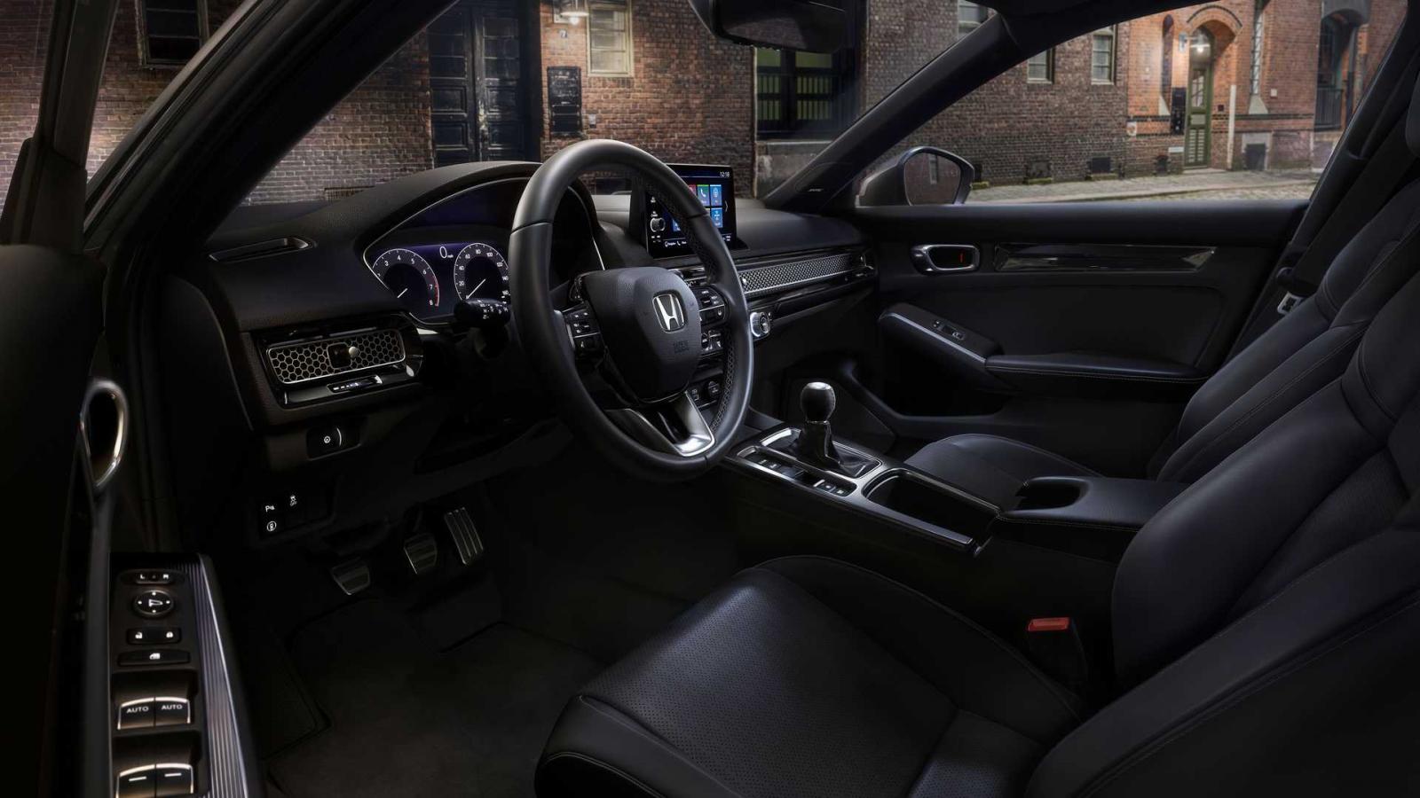 Honda Civic 2022 Hatchback đảm bảo mang đến trải nghiệm lái mượt mà, thoải mái.