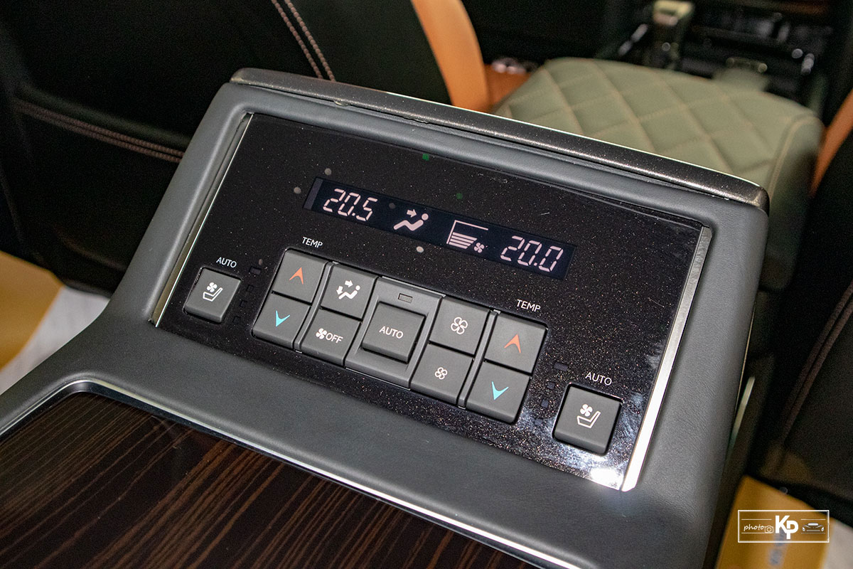 Ảnh Chỉnh điều hòa xe Lexus LX570 Super Sport 2021