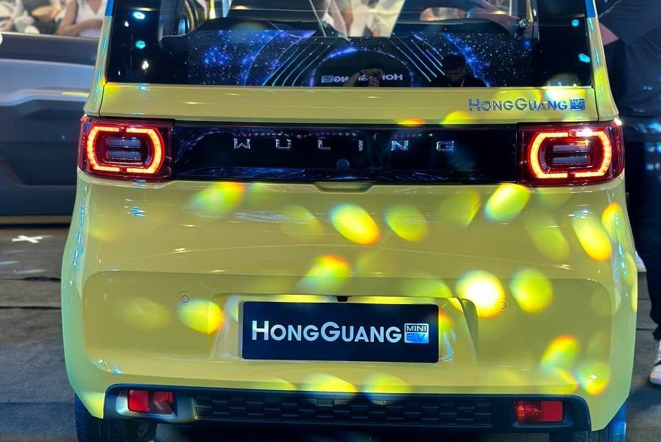 đuôi xe Wuling Hongguang Mini EV.