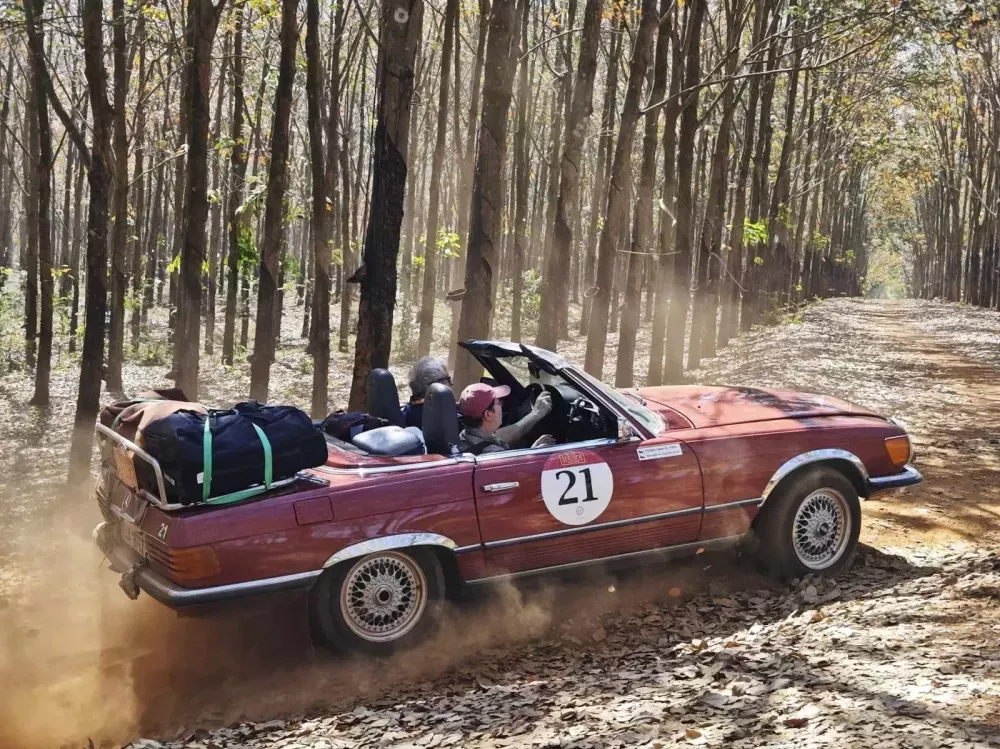 Mercedes 350 SL mui trần.