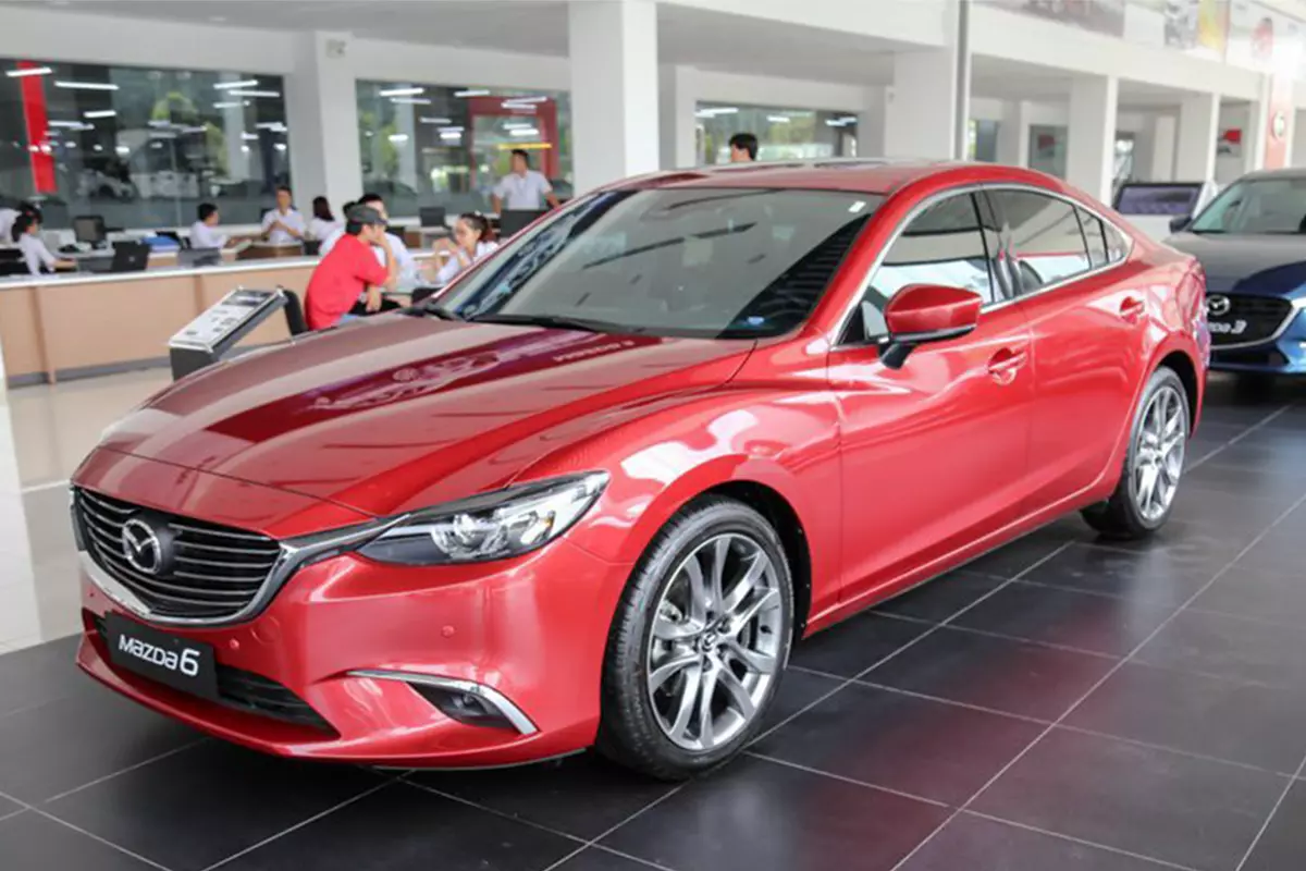 Có nên mua Mazda6 2018 cũ vì giá hấp dẫn hơn Camry cùng đời? 1